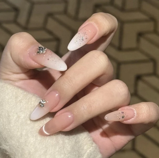 Elegante Künstlerische Stiletto Nagelverzierungen