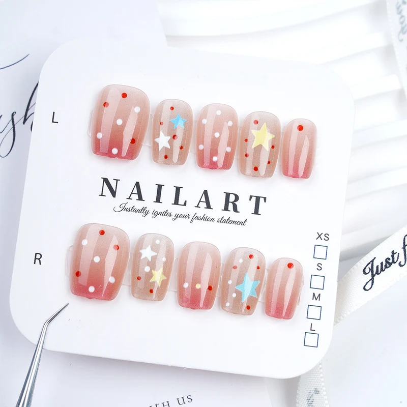 Dekorativer Stiletto Press-On Nagelset