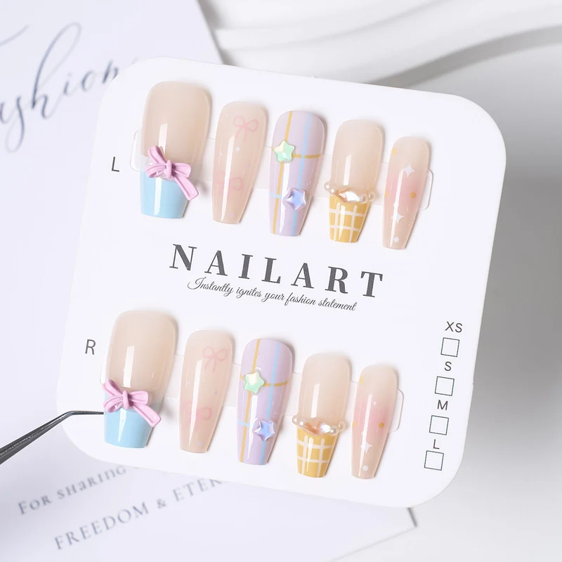 Dekorativer Stiletto Press-On Nagelset