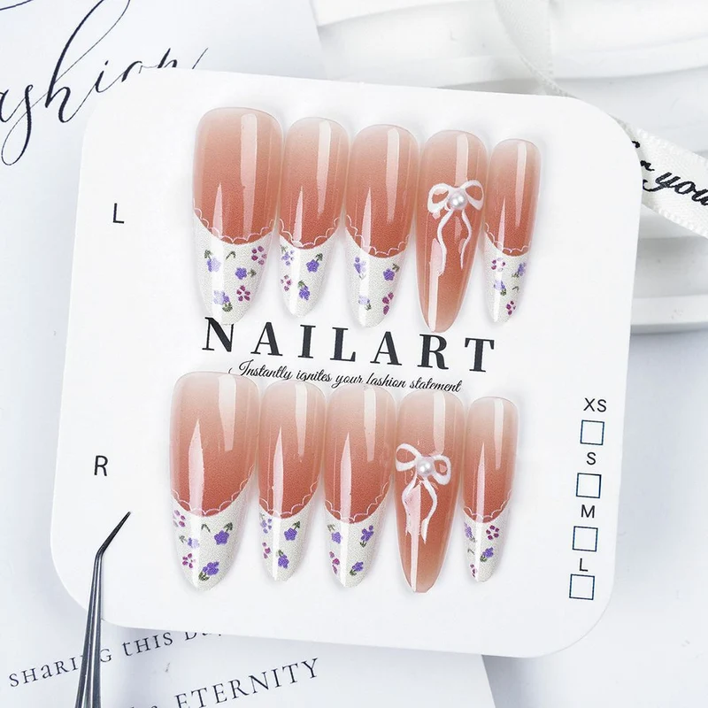 Dekorativer Stiletto Press-On Nagelset