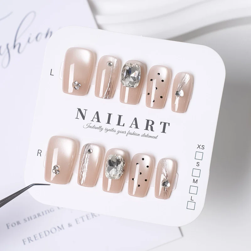 Dekorativer Stiletto Press-On Nagelset