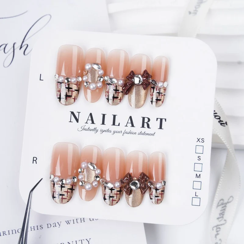Dekorativer Stiletto Press-On Nagelset