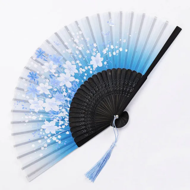 Traditioneller japanischer Fächer mit Blumenmuster | Skanto