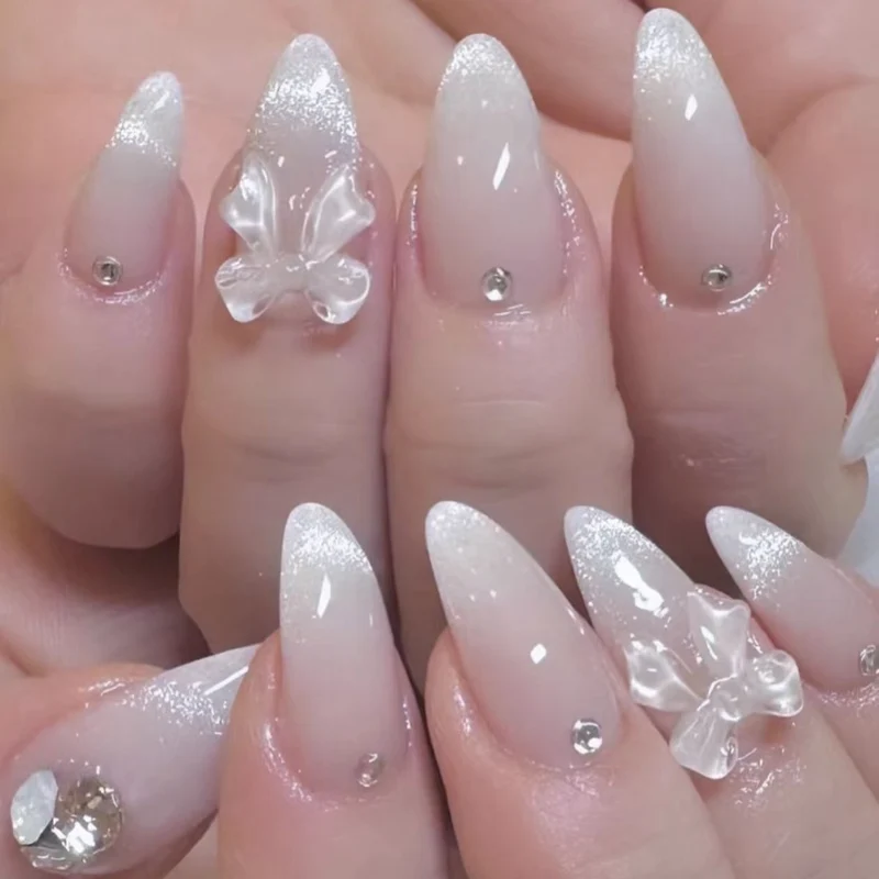Dekorative Stiletto-Nagelverstärkungen