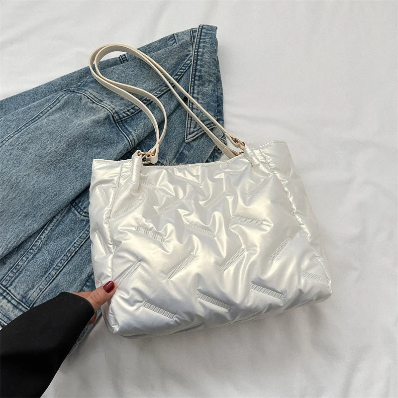 Stylische gepolsterte Nylon-Schultertasche