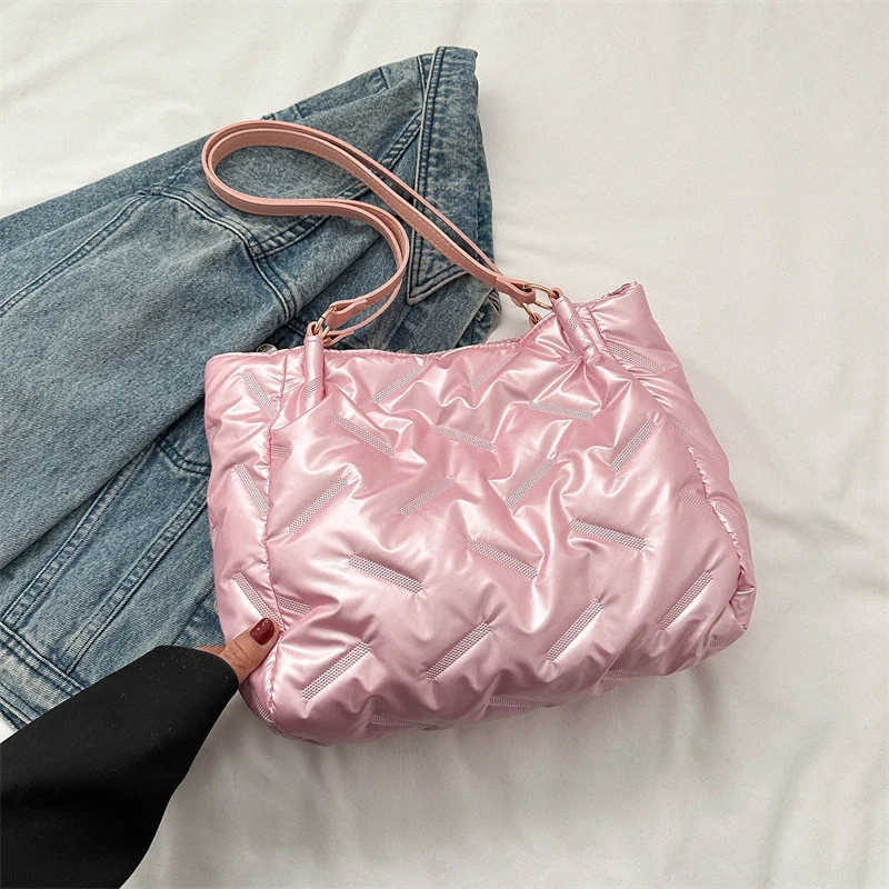 Stylische gepolsterte Nylon-Schultertasche
