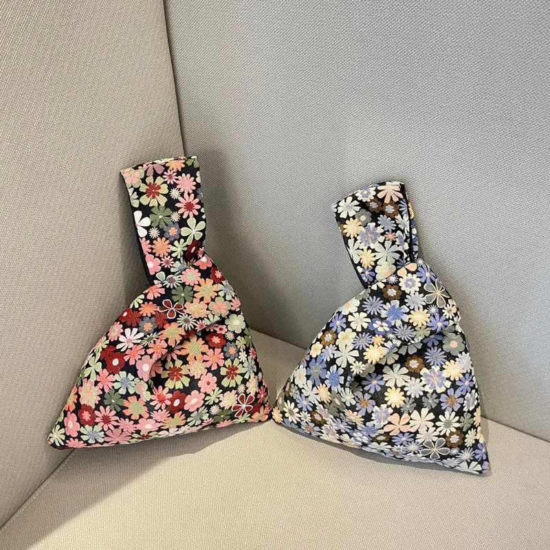 Stilvolle Blumenbedruckte Clutch