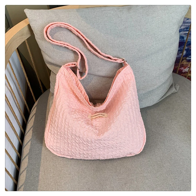 Texturierte Alltagsschultertasche