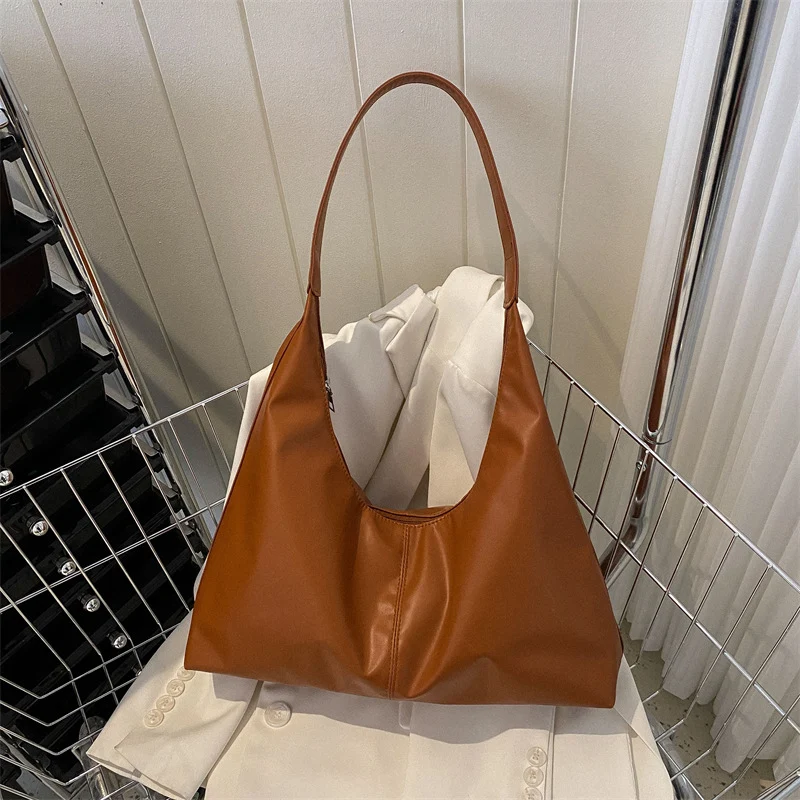 Schlanke Minimalistische Hobo-Handtasche