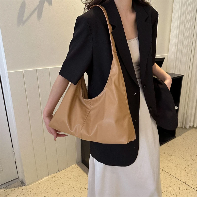 Schlanke Minimalistische Hobo-Handtasche
