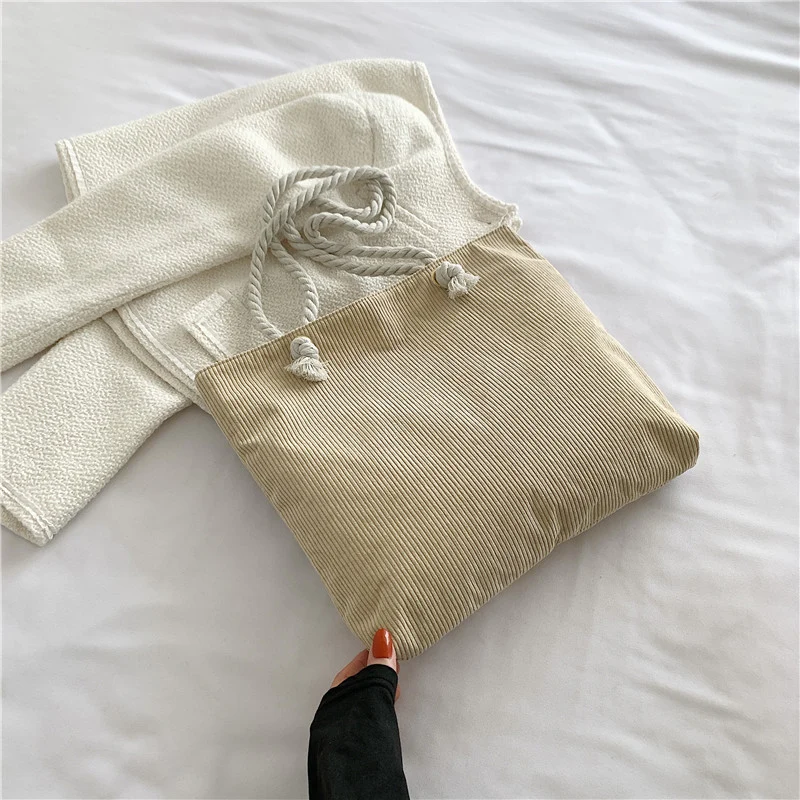 Texturierte Kordelzug-Tasche