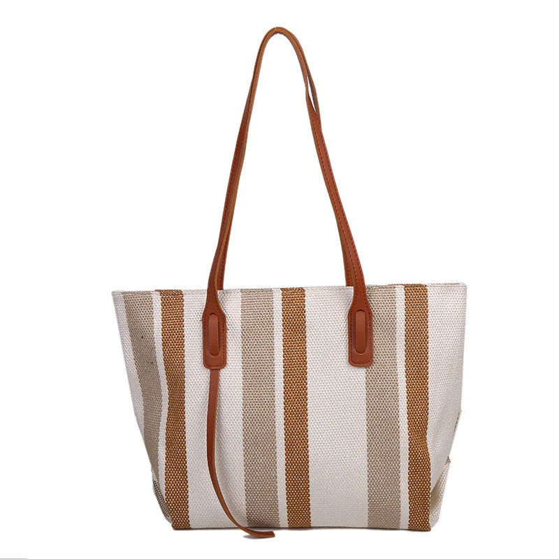 Stylische gestreifte Tragetasche