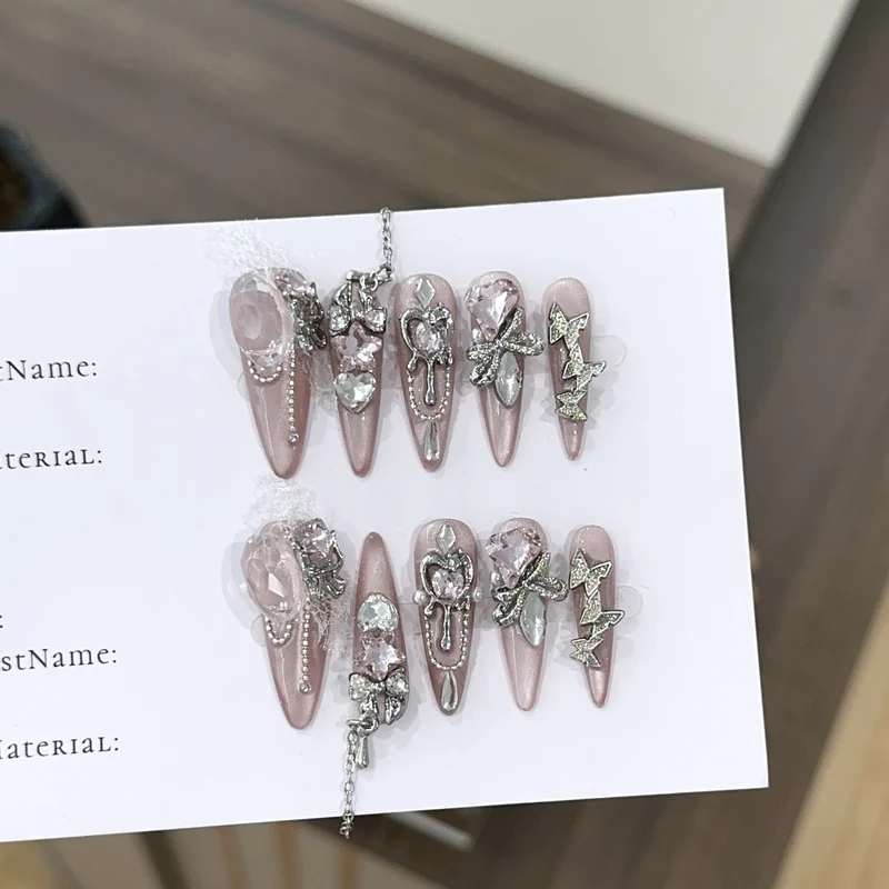 Glamouröse mit Strass verzierte Stiletto Press-On Nägel