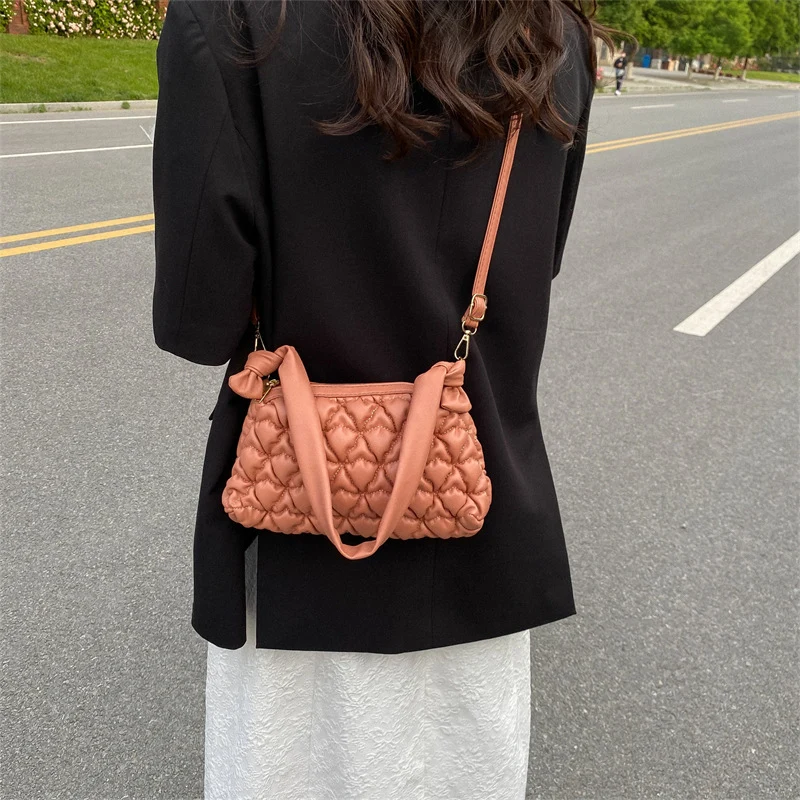 Elegante gepuffte Handtasche