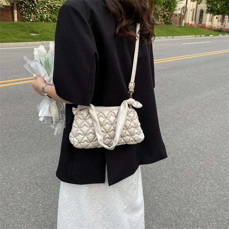 Elegante gepuffte Handtasche