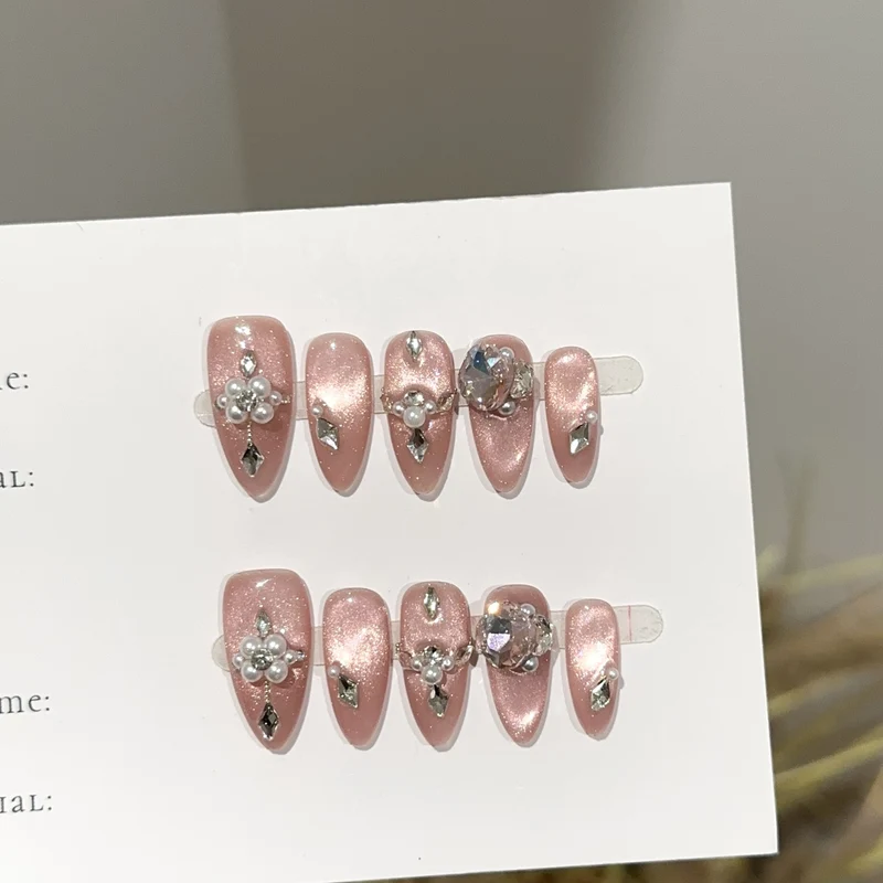 Glamouröses Press-On Nagelkunstset mit Perlen- und Steinelementen