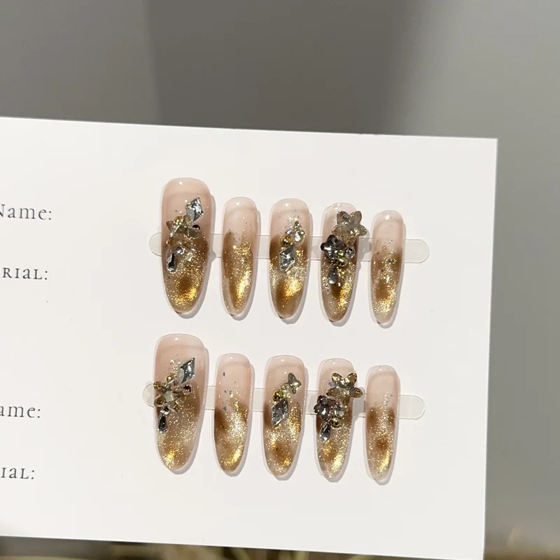 Luxuriös Glitzer Press-On Nagelset mit floralen Akzenten