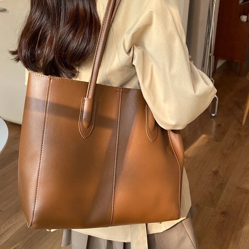 Minimalist Strukturierte Schultertasche