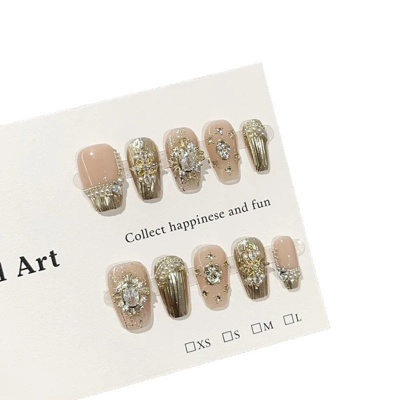 Glamouröse mit Schmuck verzierte Press-On Nagelkunst