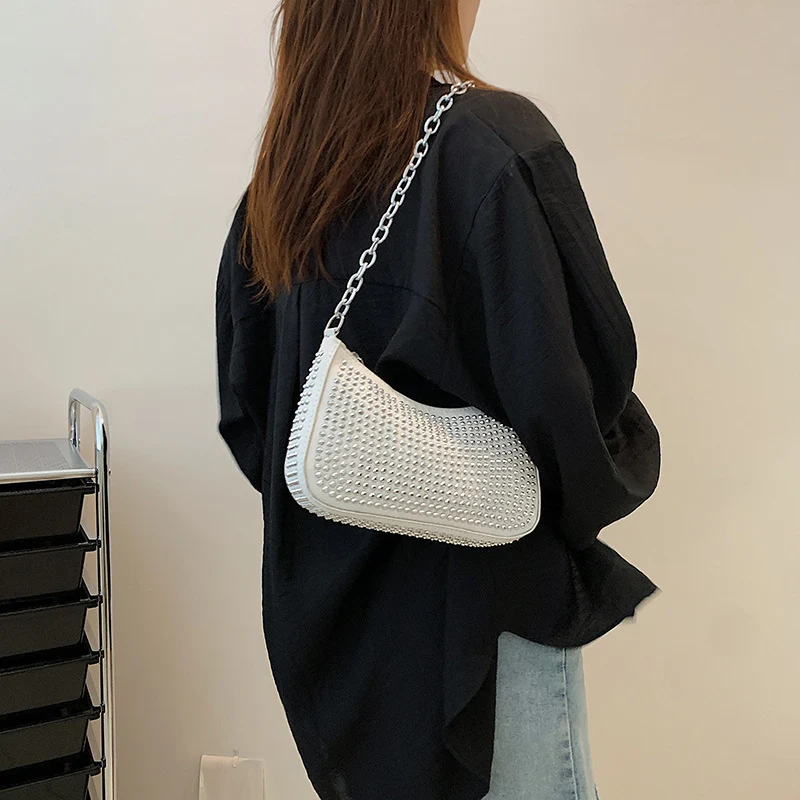 Glamouröse Nieten Abendtasche