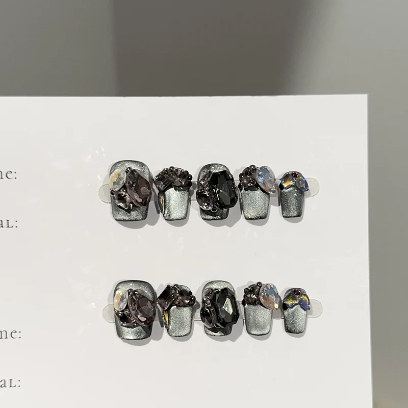 Glamouröse mit Edelsteinen verzierte Press-On Nagelset