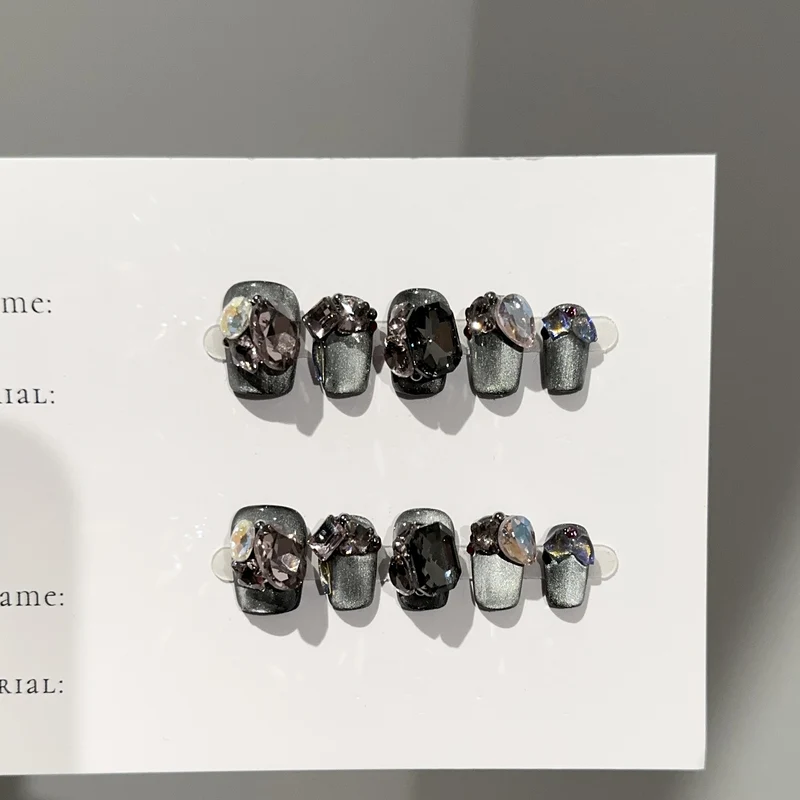 Glamouröse mit Edelsteinen verzierte Press-On Nagelset