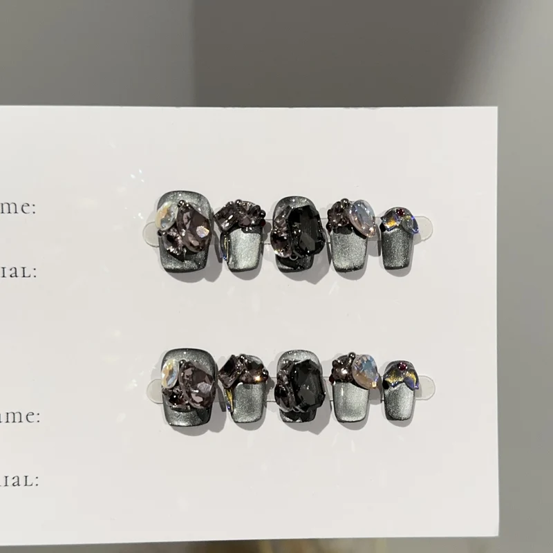 Glamouröse mit Edelsteinen verzierte Press-On Nagelset