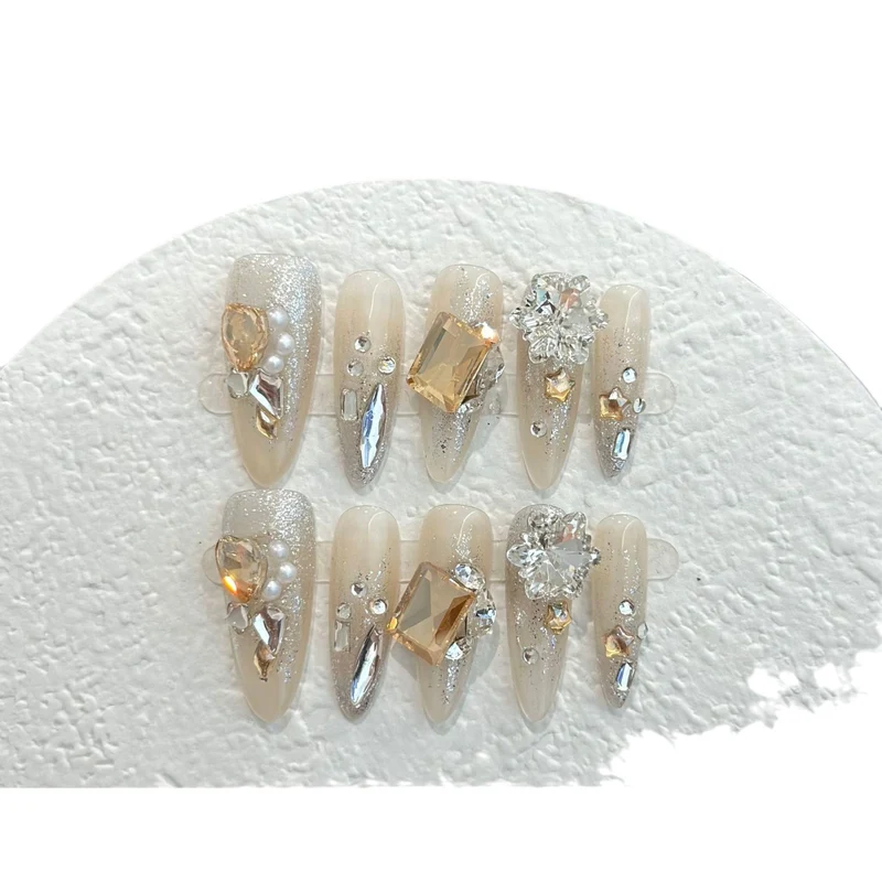 Luxuriöse mit Strass verzierte Press-On Nägel