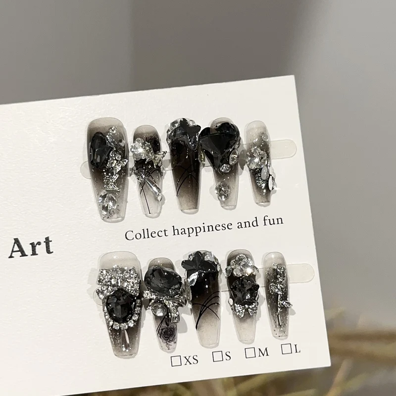 Glamourös Dekorative Press-On Nagelkunst Set mit Kristallakzenten