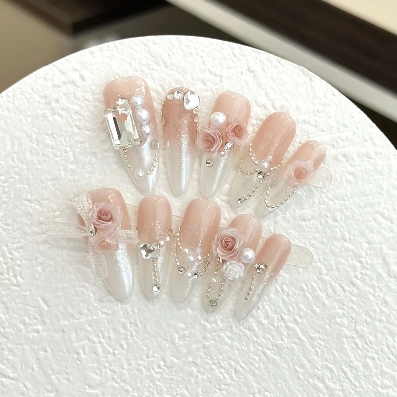 Luxuriöses mit Blumen verziertes Press-On Nagelset