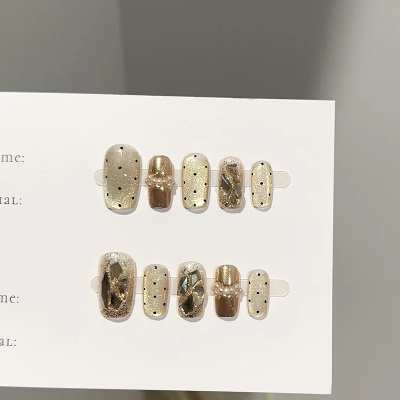Luxuriöses dekoratives Press-On-Nagelset