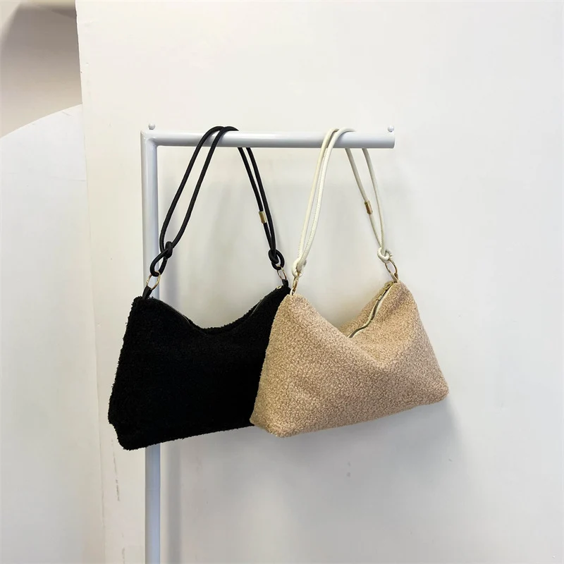 Gemütliche Texturierte Handtasche