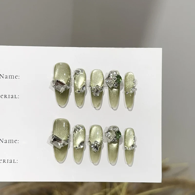 Glamouröse Kristall-akzentuierte Press-On Nagelset