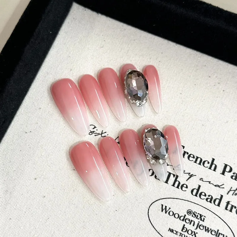 Elegante Ombre Press-On Nagelset mit Kristallakzenten