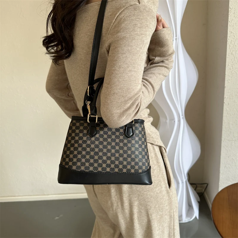 Klassische strukturierte Handtasche