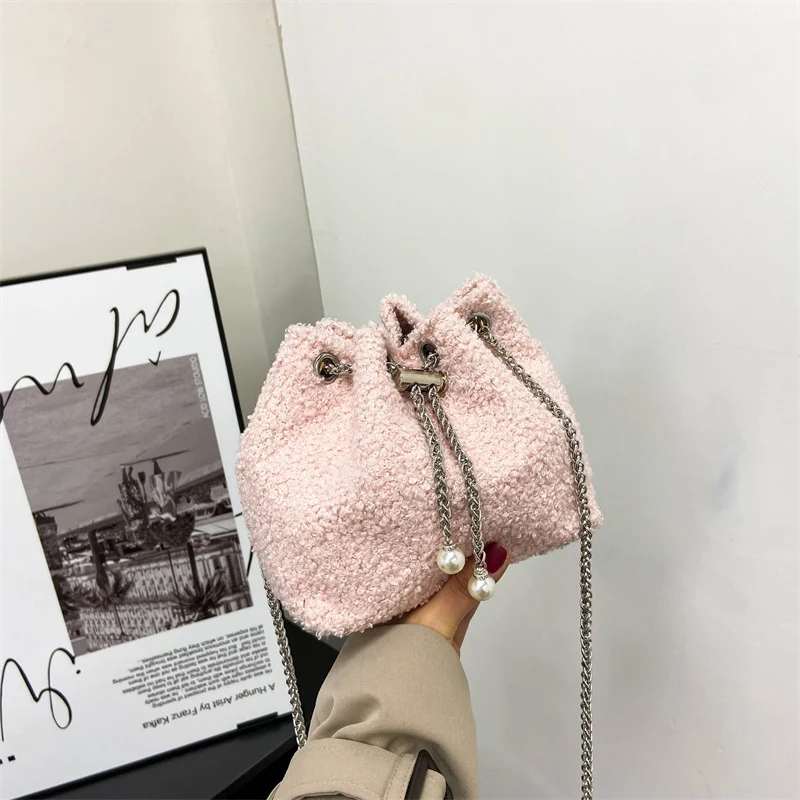 Texturierte Kordelzug-Handtasche