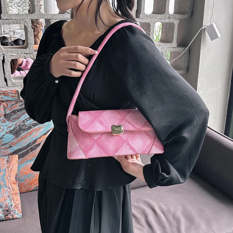 Strukturierte Handtasche