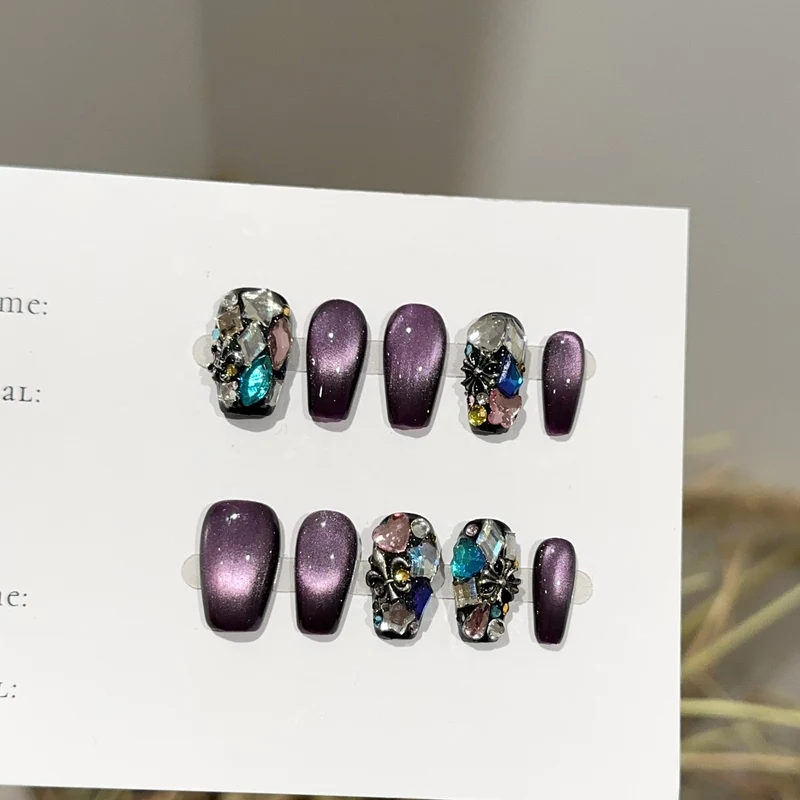 Dekorative Nagelkunst