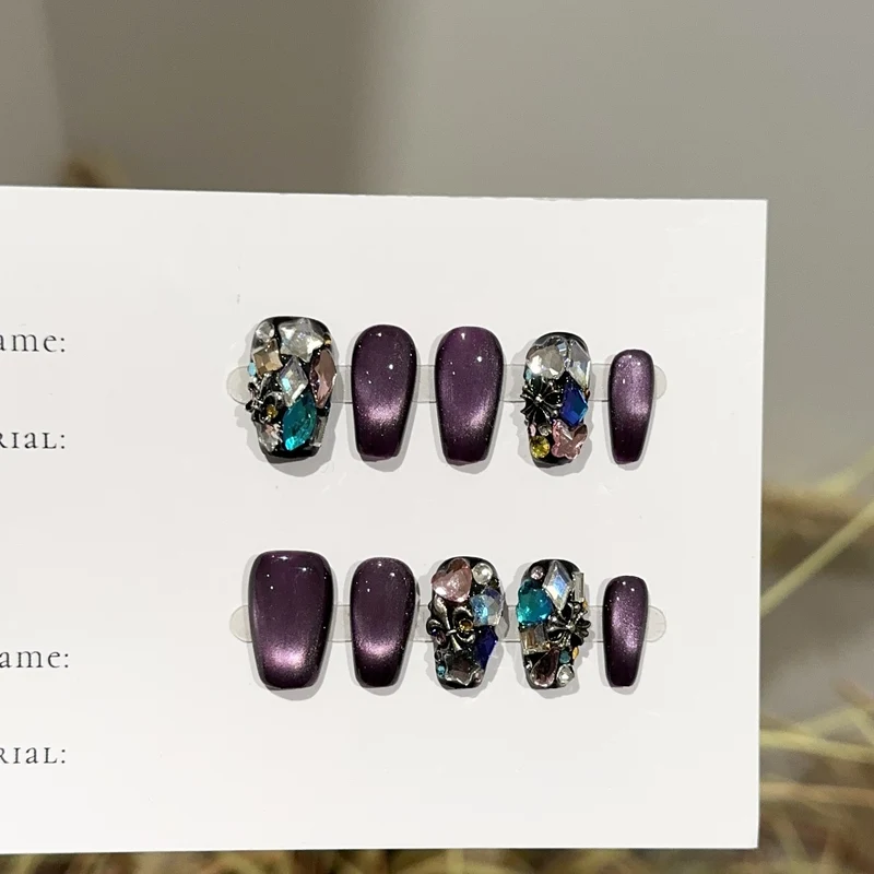 Dekorative Nagelkunst
