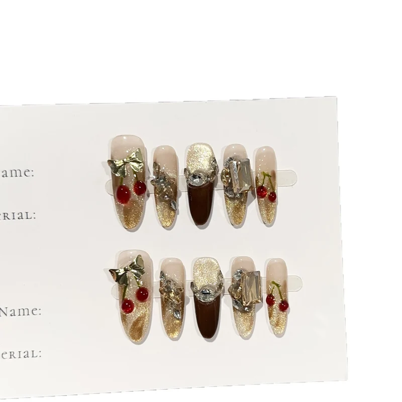 Dekorativer Glam Press-On Nagelset