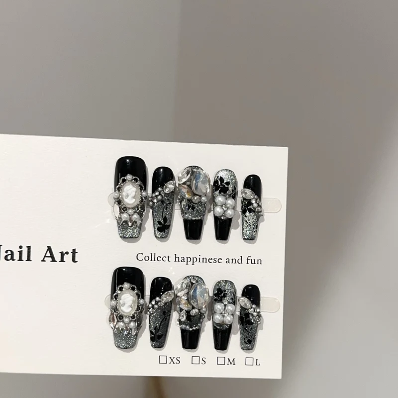 Dekorative Nagelkunst
