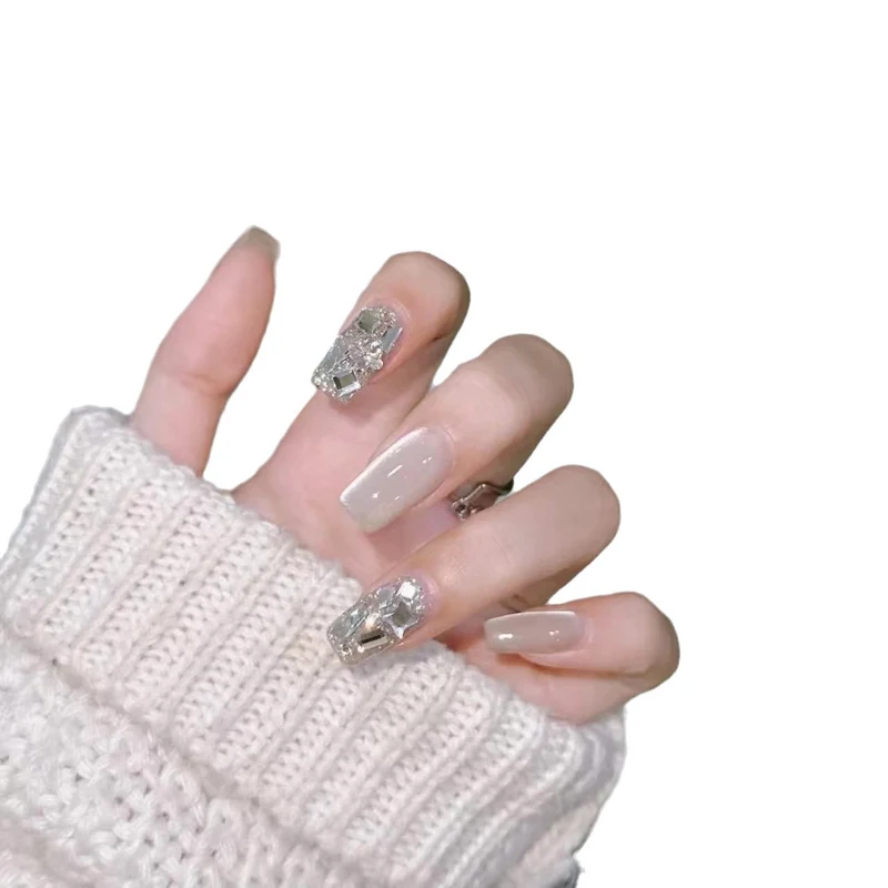 Dekoratives, kristallverziertes Press-On-Nagelset