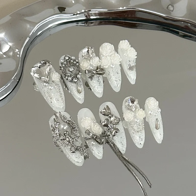Elegantes 3D-Blumenverziertes Press-On-Nagelset