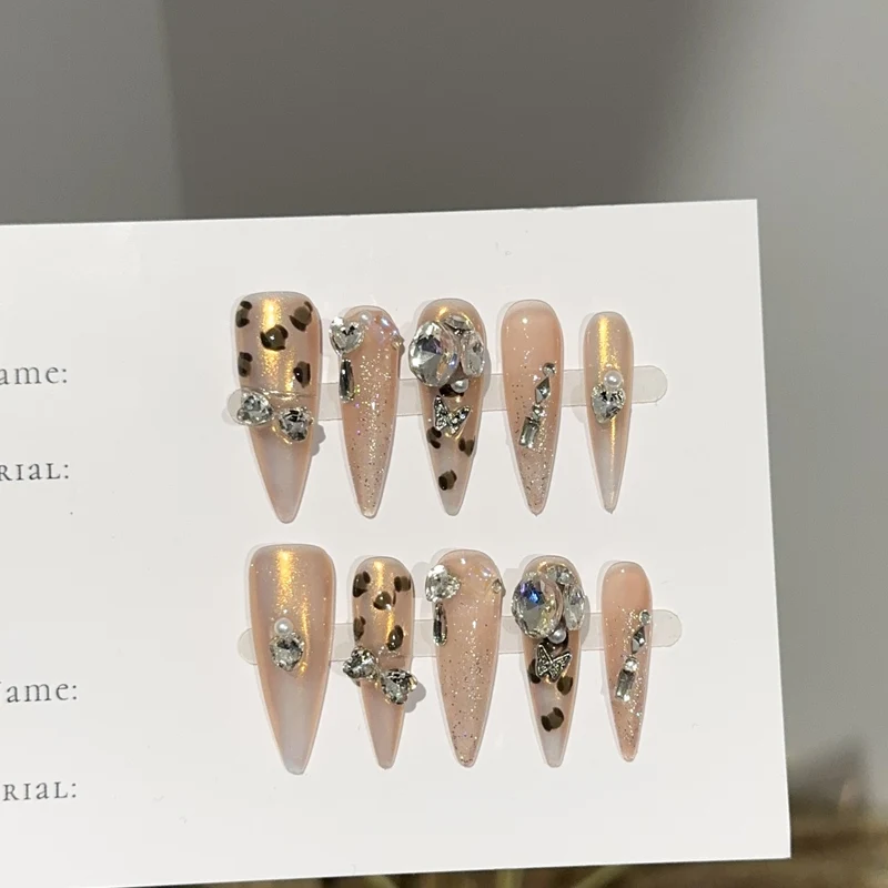 Ausgefallene Press-On Nageldesigns