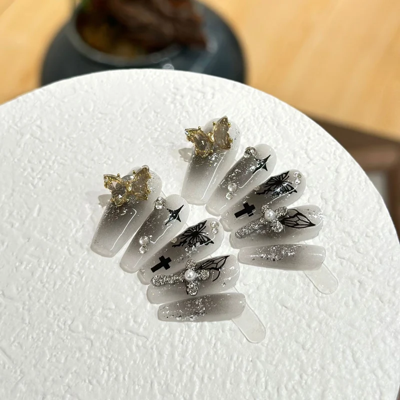 Künstlerische Schmetterlings-Themen Press-On Nägel