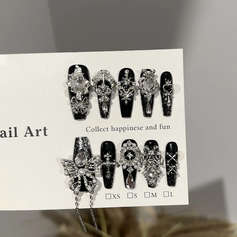 Schickes dekoratives Press-On-Nagelkunst-Set