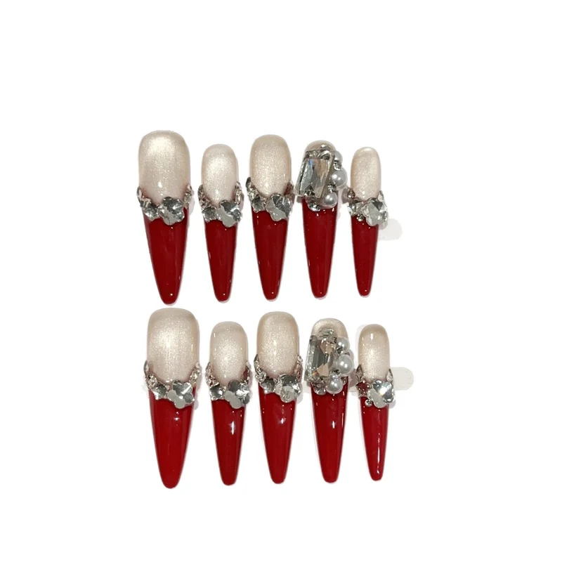 Dekorativer Stiletto Press-On Nagelset mit Kristallakzenten