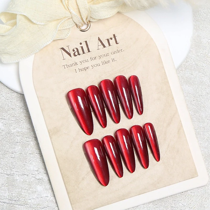 Elegante mit Strass verzierte Press-On Nagelkunst