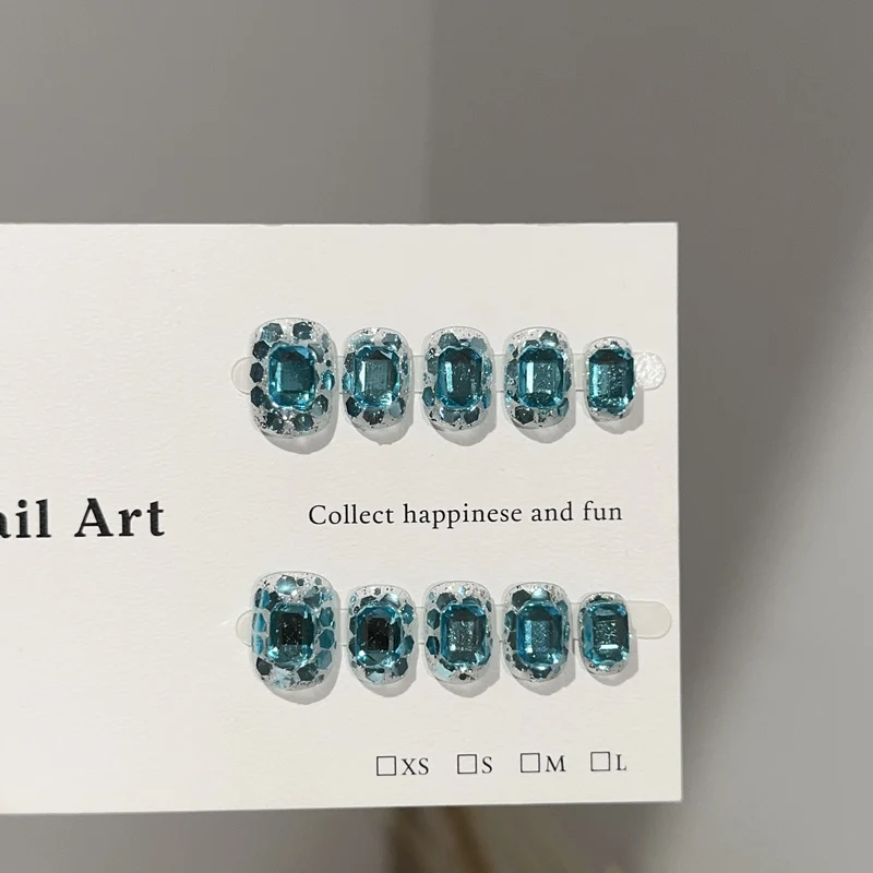 Dekoratives Strass Press-On Nagelkunstset