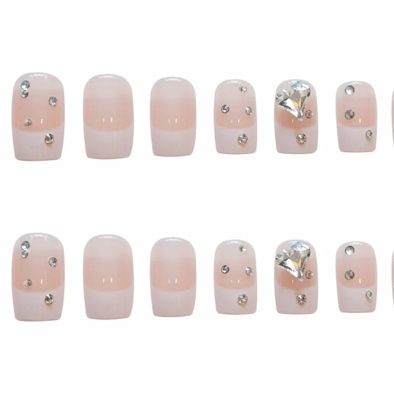 Elegantes Strass-Akzent Press-On Nagelset